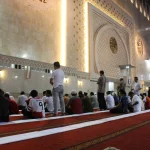 Islamic people praying mosque