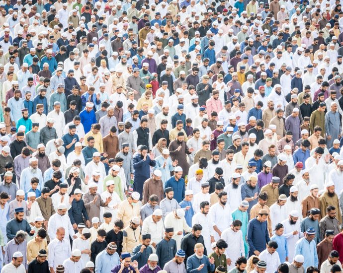 crowd of praying men