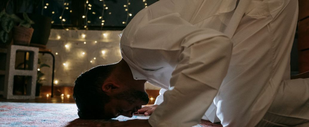 man in white thobe praying